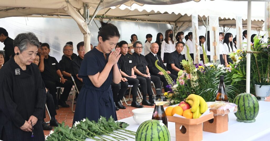 戦後81年、旧海軍司令部壕で慰霊祭 紛争続く世界へ平和発信の誓い 沖縄 戦後81年、旧海軍司令部壕で慰霊祭 紛争続く世界へ平和発信の誓い 沖縄