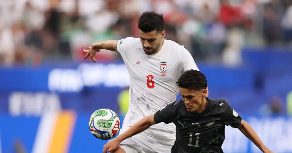イラン 1-1 ニュージーランド(前半終了):両チームともスリリングな前半戦を繰り広げました。 Vietnam.vn - Nền tảng quảng bá Việt Nam