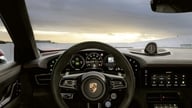 2027年型ポルシェ・タイカンには、ギアチェンジの感覚や電気自動車のエンジン音を再現するE-Shift機能が搭載されている。