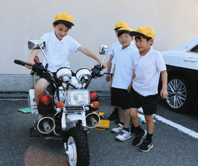 まちのお仕事を体験 鶴来 朝日小児童が職場見学(中日新聞Web)|dメニューニュース(NTTドコモ) まちのお仕事を体験 鶴来 朝日小児童が職場見学