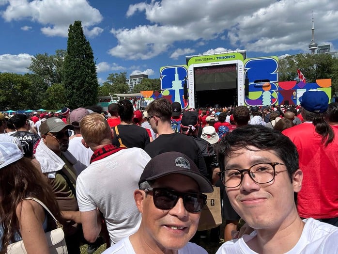 カナダからの手紙:トロントの群衆に溶け込む - 写真1。 Thư từ Canada: Hòa mình vào biển người ở Toronto - Ảnh 1.