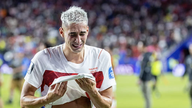 トルコのスター選手たちが予定より早く帰国したことで、彼らが崩れ落ちた瞬間。