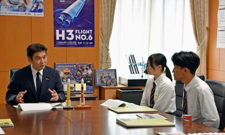 宇宙食サバ缶の学習報告 福井の高校生、文科相に | 全国のニュース | 福井新聞ONLINE 宇宙食サバ缶の学習報告 福井の高校生、文科相に | 全国のニュース | 福井新聞ONLINE