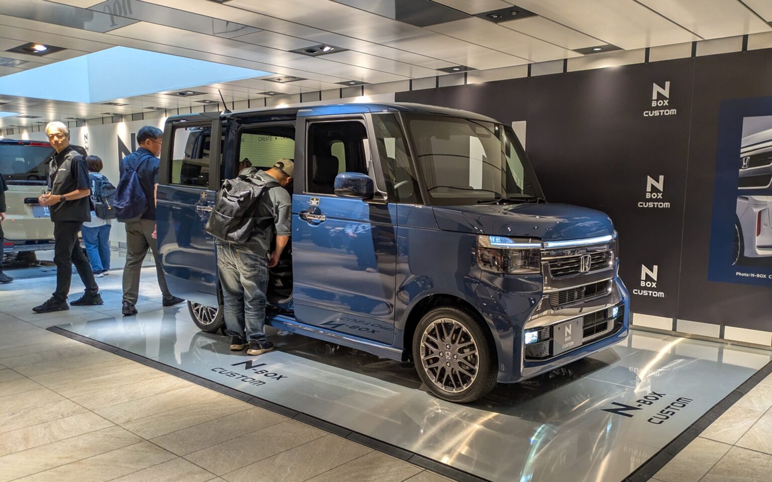 ホンダ「N-BOX」改良モデル、東京スカイツリーソラマチひろばと大阪駅前地下道イベント展示スペース東に実車を展示中! – Car Watch ホンダ「N-BOX」改良モデル、東京スカイツリーソラマチひろばと大阪駅前地下道イベント展示スペース東に実車を展示中! - Car Watch