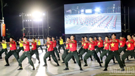【写真】目の保養：人民警察による武術と専門技能の実演。