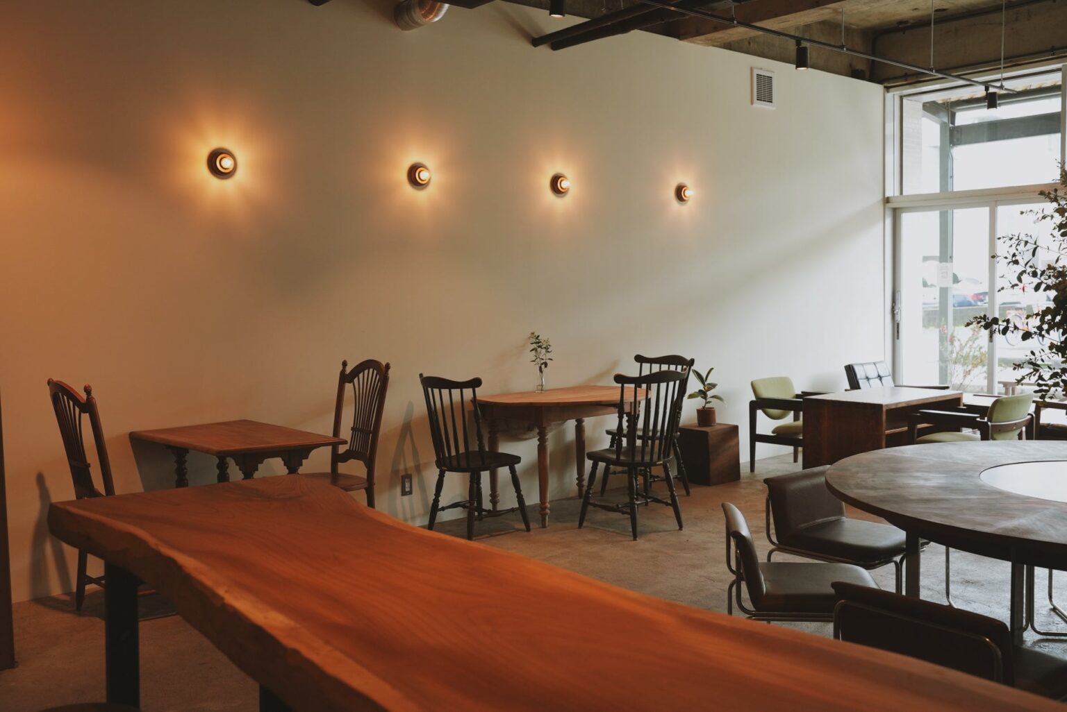 宮崎市街地にカフェバー併設のスモールホテル「sunroom Hotel,cafe,Bar」をオープンしました。 | 株式会社FLOWINDのプレスリリース