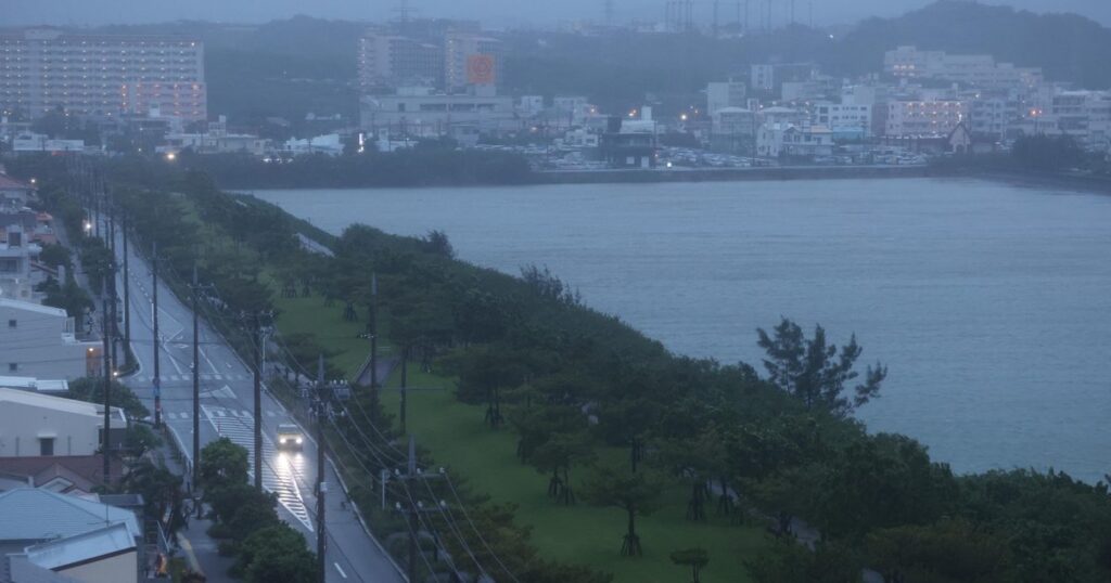 【台風7号・動画】公共交通､始発から運休続く 沖縄本島に最接近