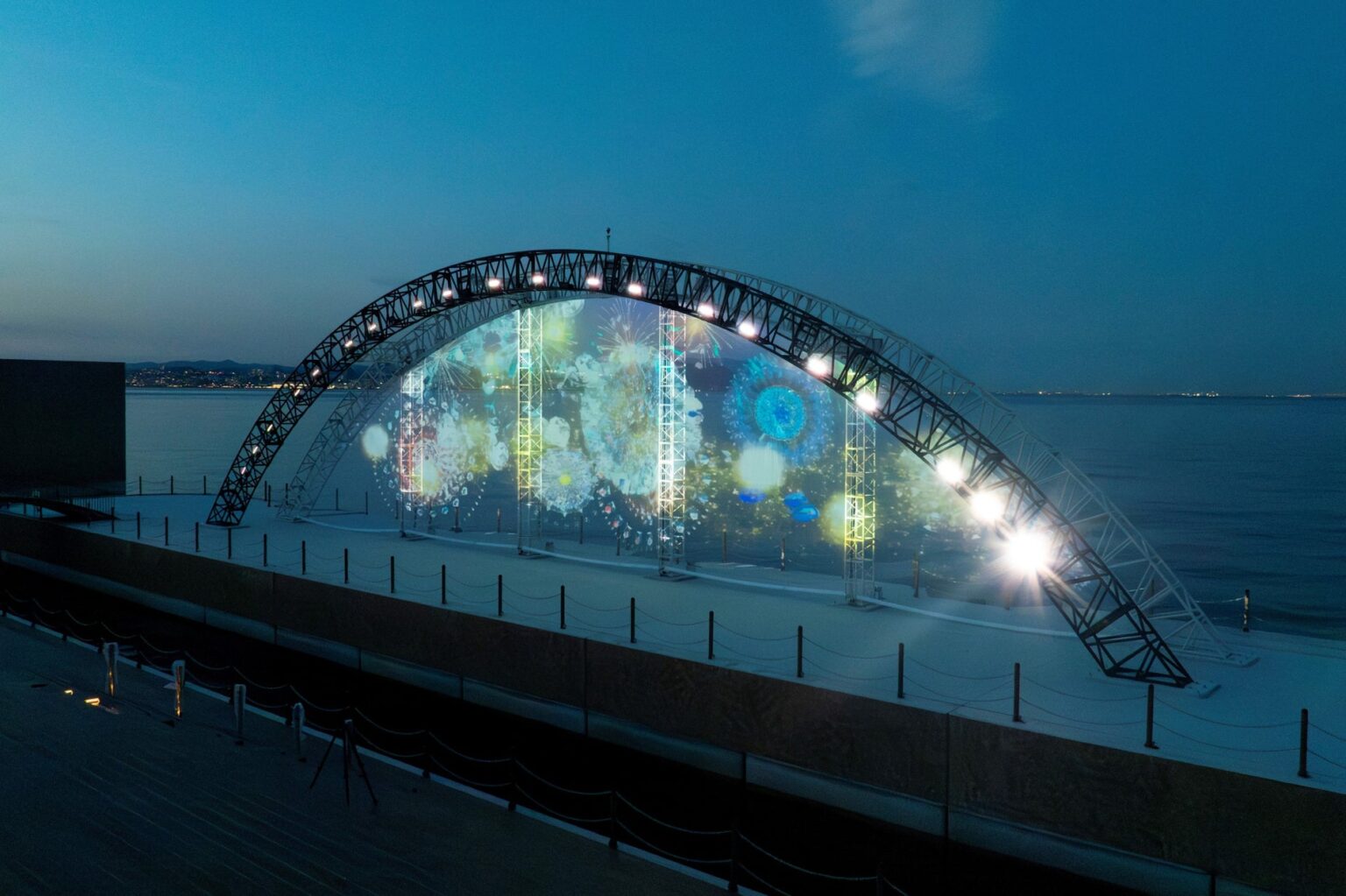 兵庫県・淡路島 日本で唯一の常設海上アートステージ『PASONA HARBOR STAGE』 7月17日開設
