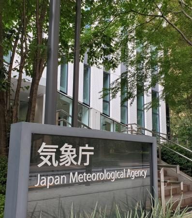 沖縄が梅雨明け　昨年より２２日遅く