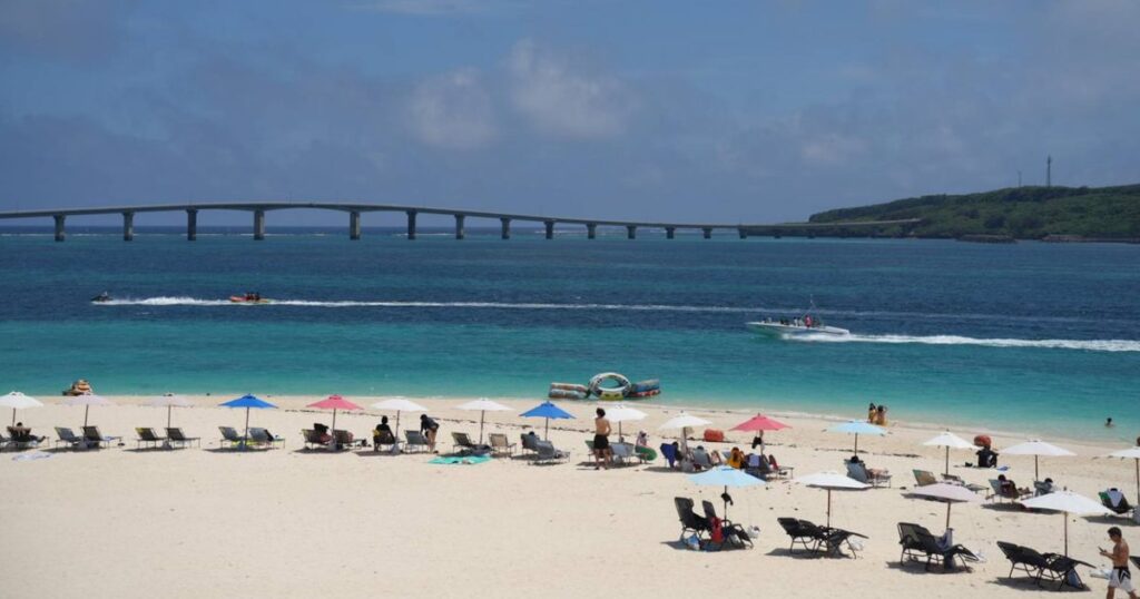 ＼本日梅雨明け／ 太陽、入道雲、ビーチ！夏到来の沖縄