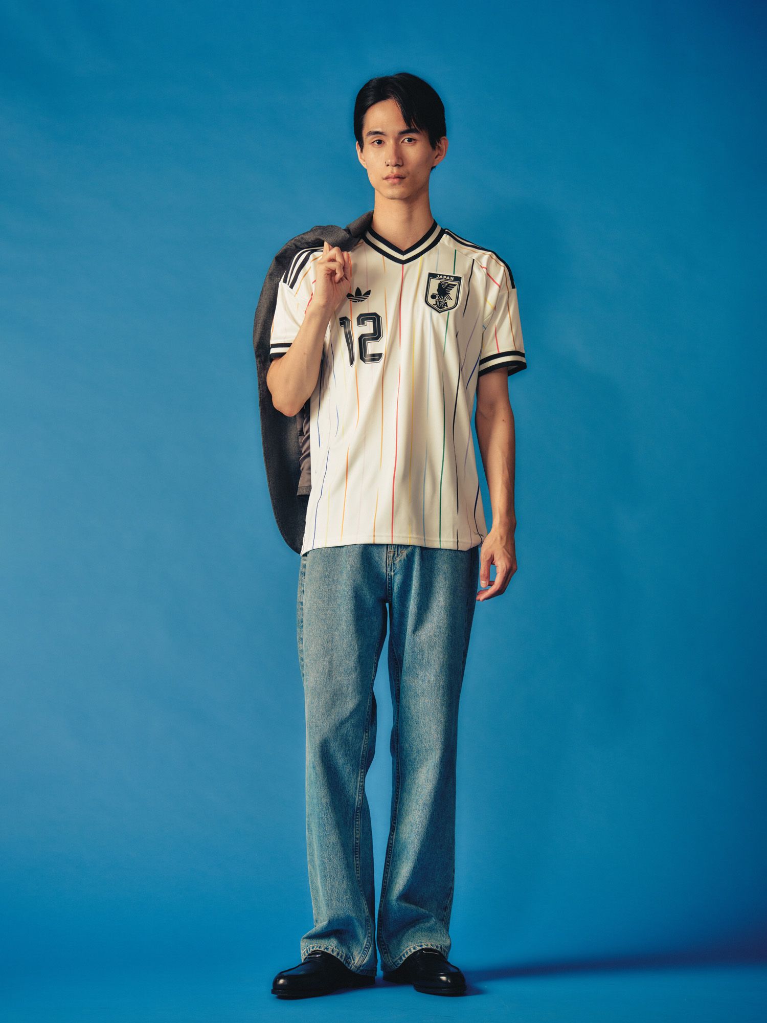 ジャケット ¥91000 by ANOTHER ASPECT (コンクリート infoconcret3.com)、ユニフォーム ¥13200 by adidas(アディダスコールセンター TEL0367325461)、パンツ ¥69300...