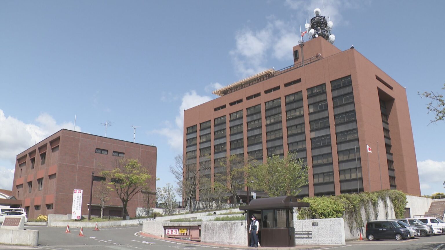 23歳男「幼い子どものお尻に興味があった」 7歳男児の尻を触った疑いで再逮捕 商業施設で男子トイレの個室に連れ込み…三重・伊勢市（CBCテレビ） - Yahoo!ニュース