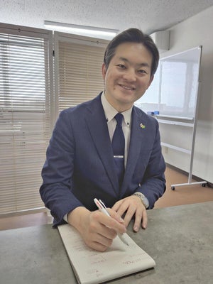 日本語とポルトガル語の能力を生かし、「日本とブラジルの架け橋になりたい」と話す藤井さん（島根県出雲市で）