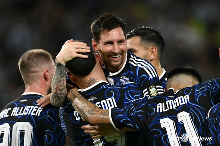 リオネル·メッシ（中央）とアルゼンチンサッカー代表チームの選手たち。 /AFPBBNews=ニュース1