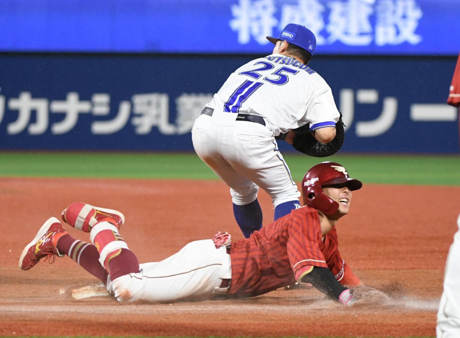 楽天 新キャプテン鈴木大地が逆転呼ぶ執念ヘッドスライディング「泥臭い形でしたけどヒットになってくれた」お待たせ交流戦初勝利「すごく意味のある1勝」(デイリースポーツ) – Yahoo!ニュース 楽天 新キャプテン鈴木大地が逆転呼ぶ執念ヘッドスライディング「泥臭い形でしたけどヒットになってくれた」お待たせ交流戦初勝利「すごく意味のある1勝」(デイリースポーツ) - Yahoo!ニュース