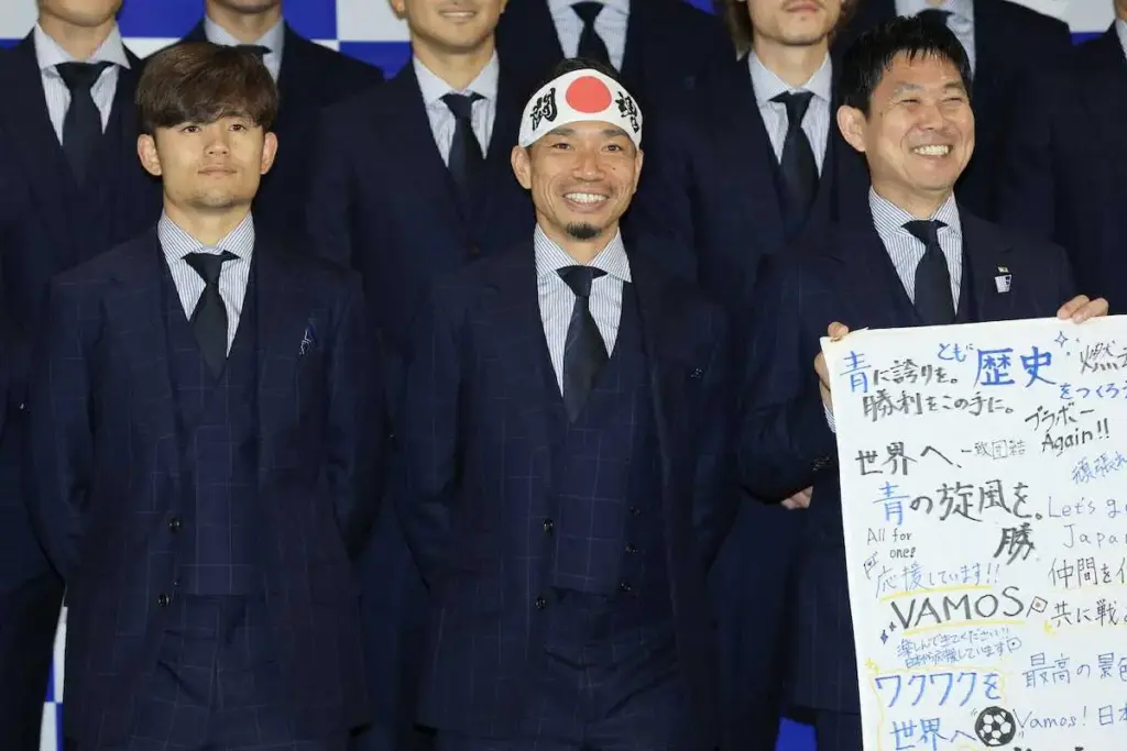 【記事全文】サッカー日本代表、チャーター便で離陸し事前合宿地メキシコへ出発　ファン250人＆報道陣100人集結 - スポニチ Sponichi Annex サッカー