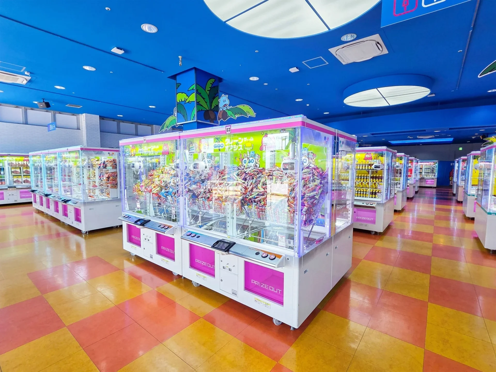 店内に並ぶクレーンゲーム機