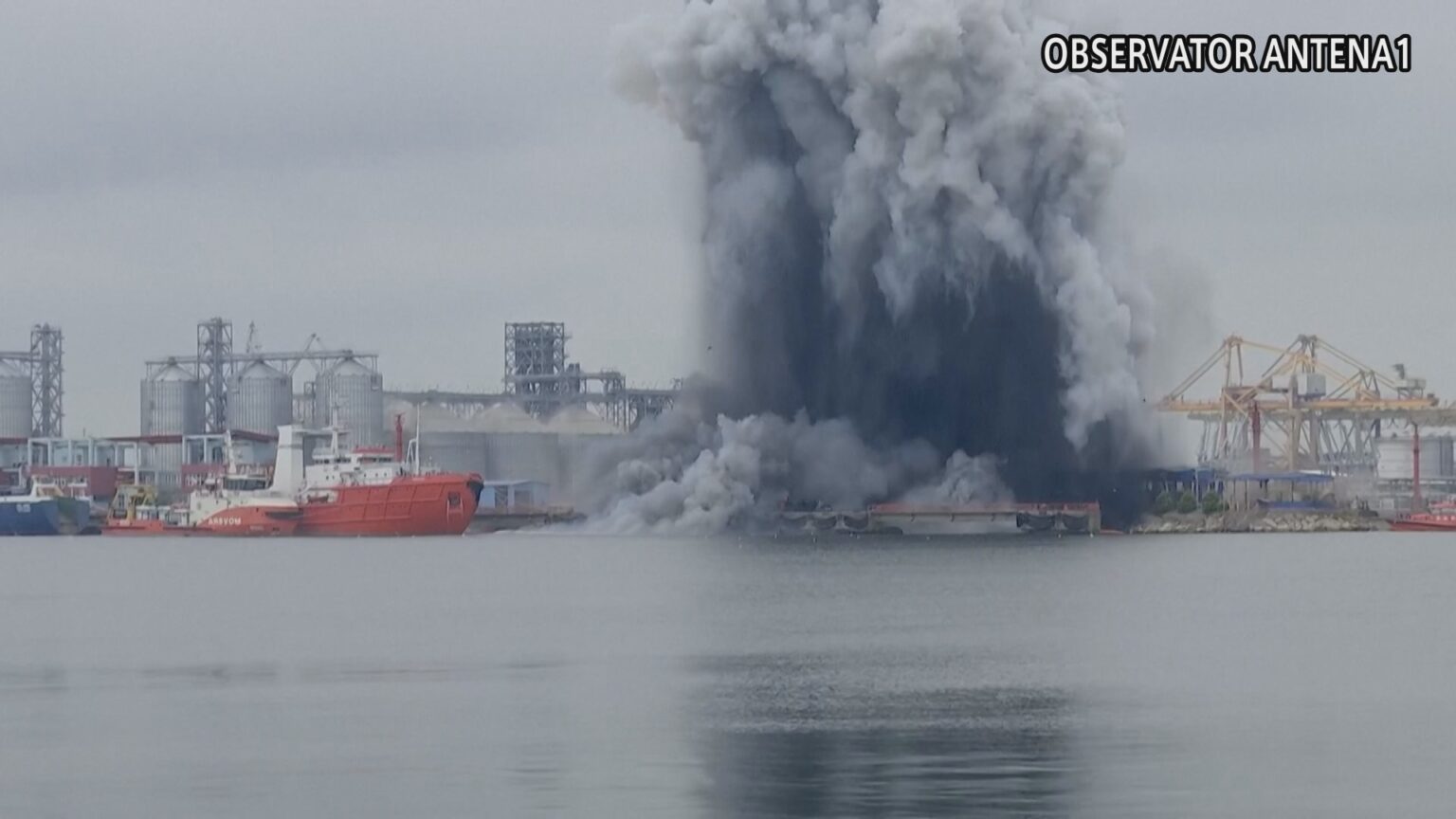 ルーマニアの港で水上ドローンが爆発 ウクライナ側「ロシアの妨害電波でドローンが制御失い自爆」（TBS NEWS DIG Powered by JNN）