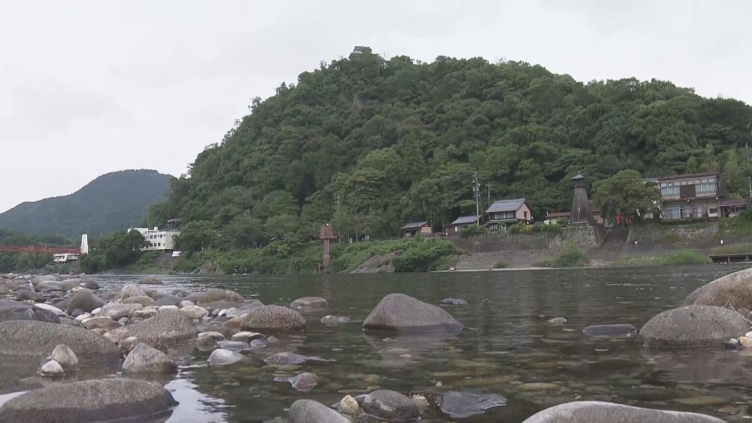 長良川で1人でアユ釣り中に流されたか 50代くらいの男性が救助されるも心肺停止 岐阜・美濃市の「美濃橋」から約400メートル下流(CBCテレビ) – Yahoo!ニュース 長良川で1人でアユ釣り中に流されたか 50代くらいの男性が救助されるも心肺停止 岐阜・美濃市の「美濃橋」から約400メートル下流(CBCテレビ) - Yahoo!ニュース