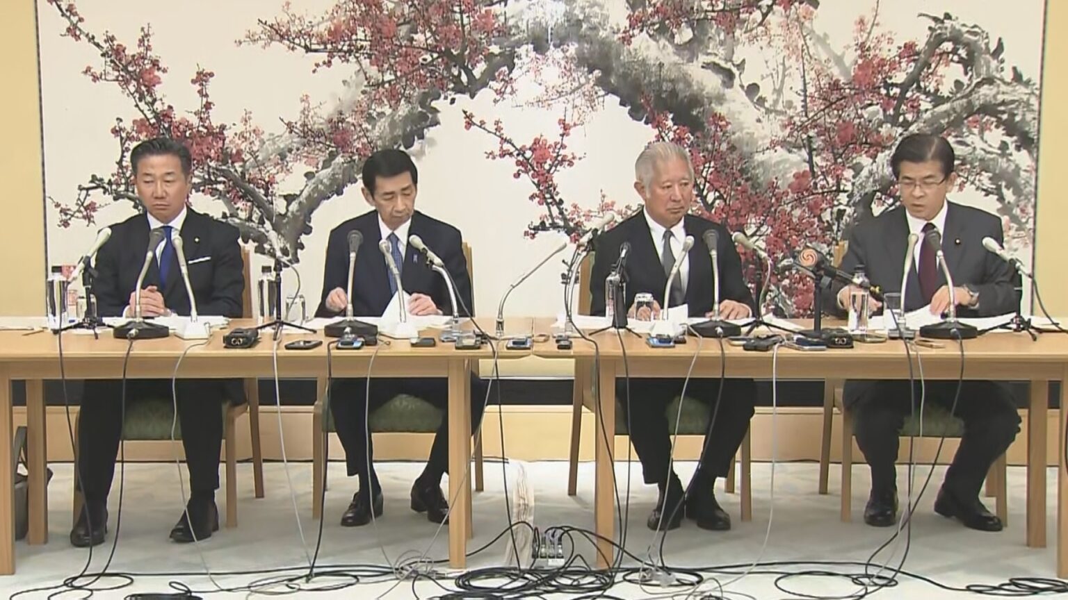 【速報】皇族数の確保策めぐり「立法府の総意」まとまる 有識者会議が示した2案を「了とする」(TBS NEWS DIG Powered by JNN) 【速報】皇族数の確保策めぐり「立法府の総意」まとまる 有識者会議が示した2案を「了とする」(TBS NEWS DIG Powered by JNN)