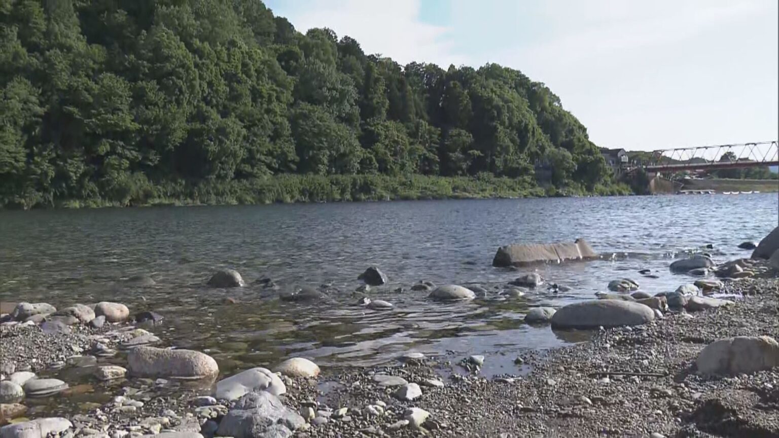 川遊び中の20歳大学生が流され死亡 対岸に渡ろうとして溺れたか…水深は約3m 「川に沈んだ」と目撃者から通報 長良川 岐阜・関市(CBCテレビ) 川遊び中の20歳大学生が流され死亡 対岸に渡ろうとして溺れたか…水深は約3m 「川に沈んだ」と目撃者から通報 長良川 岐阜・関市(CBCテレビ)
