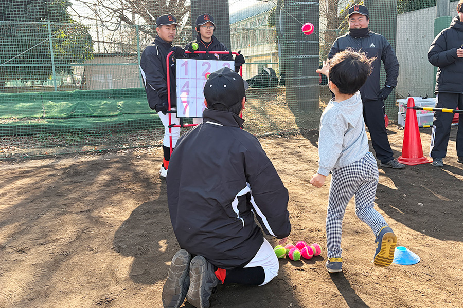 埼玉で進む野球離れの”歯止め策” 中学生の大幅減少、地域格差…データで見えた課題 | Full-Count 未就学児や小学生対象の「埼玉baseballフェスタ」の様子【写真:埼玉県野球協議会提供】