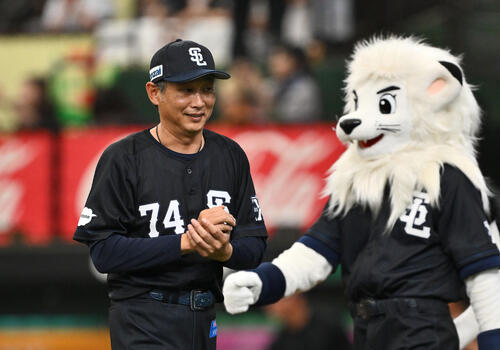 どうなる交流戦V…西武、ソフトバンク、日本ハムの3チームに優勝の可能性 – 日刊スポーツ 西武対巨人 試合に勝利し笑顔の西武西口文也監督(撮影・滝沢徹郎)