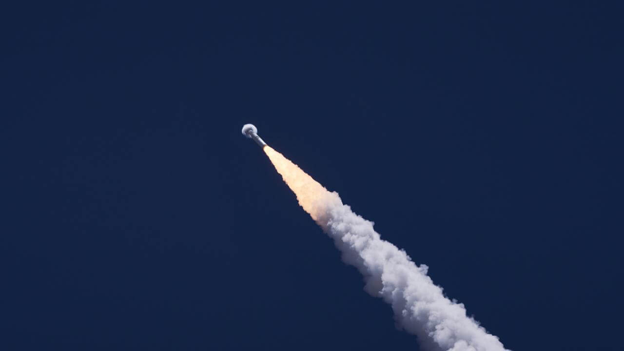 「文物01星」など衛星8機を載せ、上昇していく「力箭1号」（Credit: CAS Space）