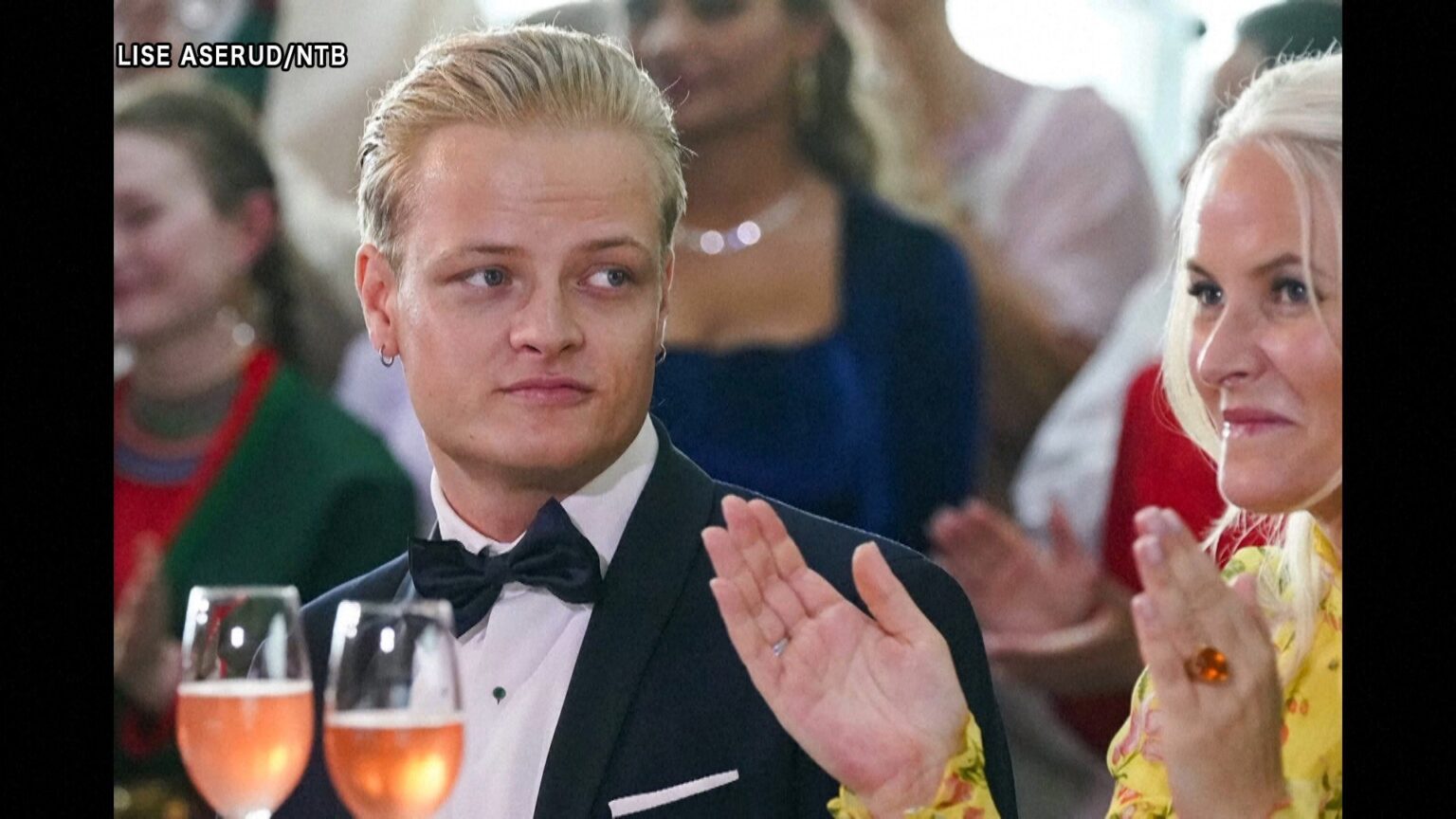 ノルウェー皇太子妃の長男に禁錮4年 王室揺るがす性的暴行事件で判決(FNNプライムオンライン(フジテレビ系)) – Yahoo!ニュース ノルウェー皇太子妃の長男に禁錮4年 王室揺るがす性的暴行事件で判決(FNNプライムオンライン(フジテレビ系)) - Yahoo!ニュース
