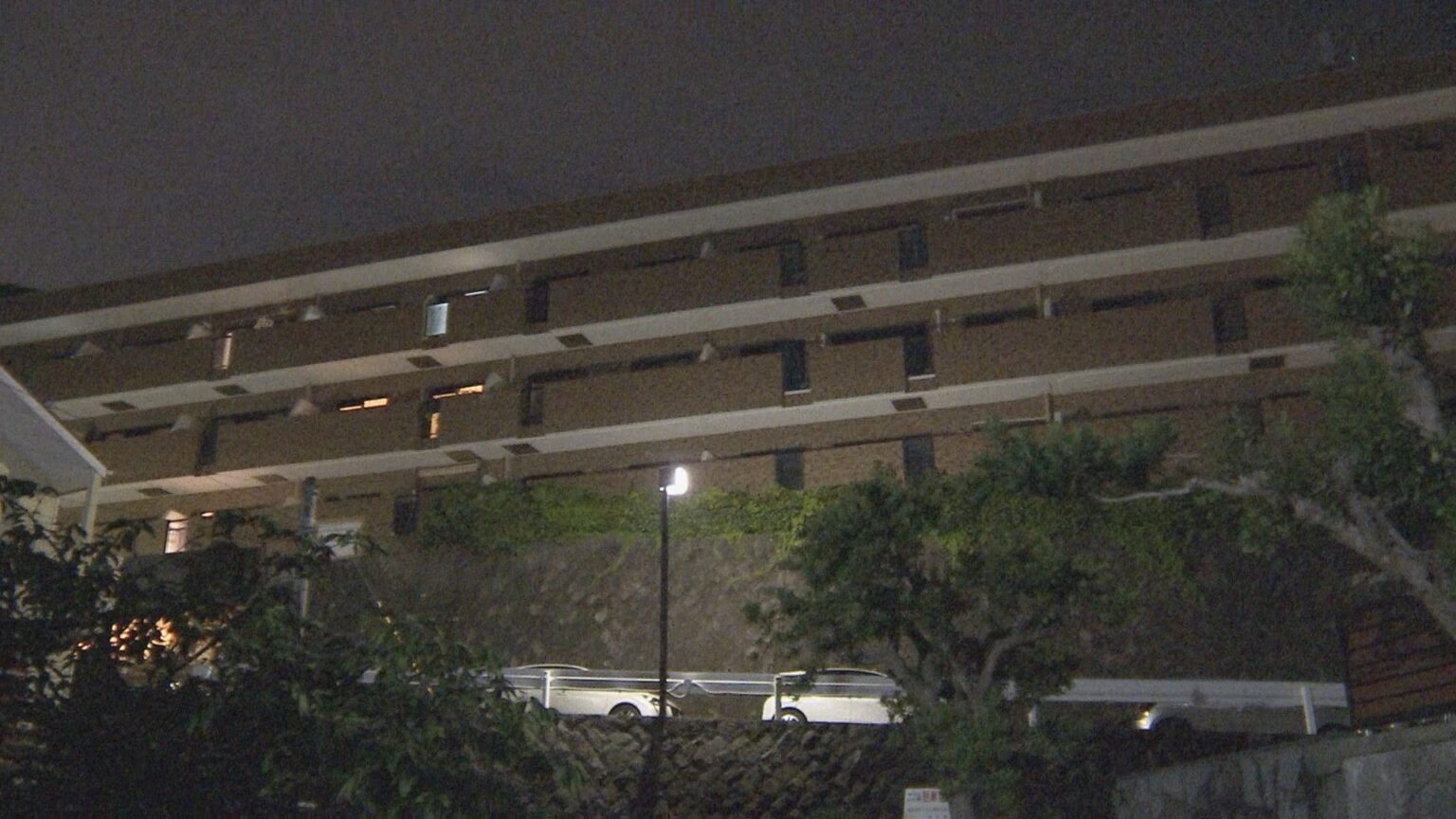 神奈川県鎌倉市のマンションの一室で高齢男性が血を流して死亡しているのが見つかる 同居の息子(54)が木刀で殴り殺害か 神奈川県警(TBS NEWS DIG Powered by JNN) 神奈川県鎌倉市のマンションの一室で高齢男性が血を流して死亡しているのが見つかる 同居の息子(54)が木刀で殴り殺害か 神奈川県警(TBS NEWS DIG Powered by JNN)