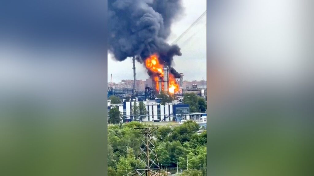 ロシア主要製油所、ウクライナの無人機攻撃で設備損傷…モスクワで燃料供給への懸念強まる可能性 – 読売新聞 ロシア主要製油所、ウクライナの無人機攻撃で設備損傷…モスクワで燃料供給への懸念強まる可能性 - 読売新聞