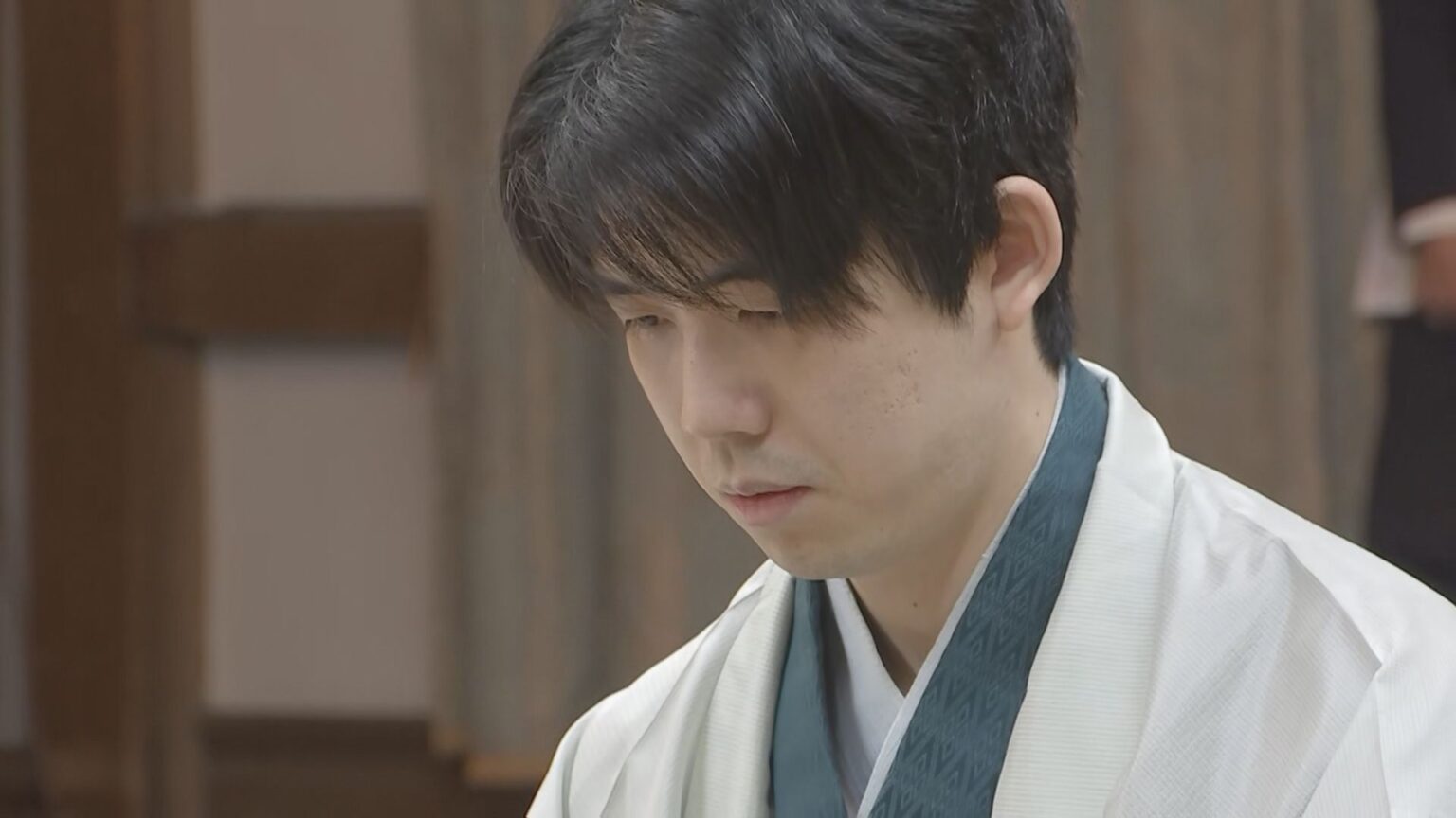 「棋聖戦」第2局始まる 第1局は藤井聡太六冠(23)が勝利 挑戦者はタイトル戦初出場の服部慎一郎七段(26) 19日午後決着の見込み 栃木・日光市(CBCテレビ) 「棋聖戦」第2局始まる 第1局は藤井聡太六冠(23)が勝利 挑戦者はタイトル戦初出場の服部慎一郎七段(26) 19日午後決着の見込み 栃木・日光市(CBCテレビ)