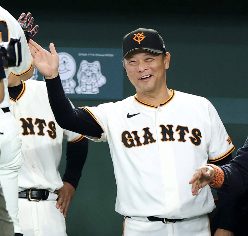 巨人・橋上監督代行「攻撃力最大活用」一塁・岸田&捕手・大城の新オプション”ダブル捕手スタメン” – スポーツ報知 巨人・橋上監督代行「攻撃力最大活用」一塁・岸田&捕手・大城の新オプション”ダブル捕手スタメン” - スポーツ報知