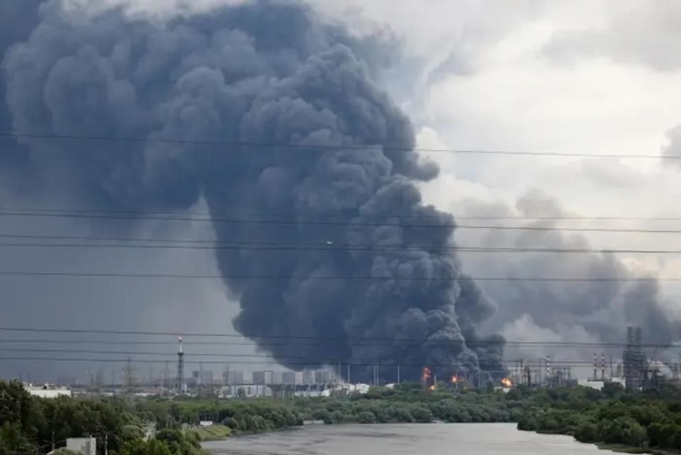 ウクライナ戦争、「新たな局面」に突入か…ウ軍ドローンが3層もの防空網を突破し、モスクワ製油所を攻撃（海外） - Yahoo!ニュース