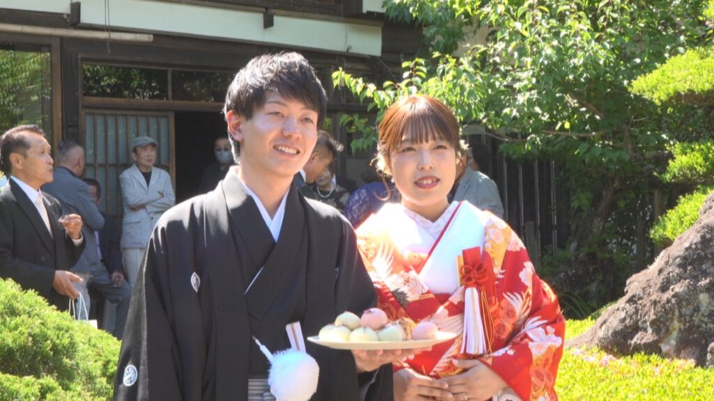 結婚式の舞台は村全体 人口約630人 過疎化が進む村で途絶えかけていた『村総出のおもてなし』 山梨・小菅村(UTYテレビ山梨) – Yahoo!ニュース 結婚式の舞台は村全体 人口約630人 過疎化が進む村で途絶えかけていた『村総出のおもてなし』 山梨・小菅村(UTYテレビ山梨) - Yahoo!ニュース