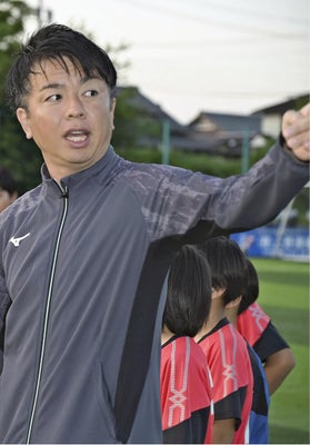 中学時代の町野選手を指導した薮中さん（１２日、三重県伊賀市で）