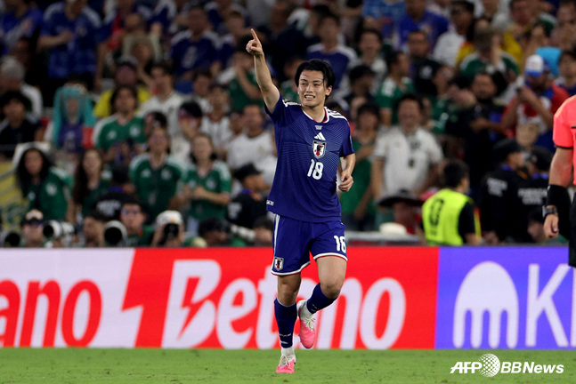 上田綾瀬が21日（韓国時間）、メキシコ·モンテレイのモンテレイスタジアムで行われた日本対チュニジアの2026国際サッカー連盟（FIFA）北中米W杯F組1次リーグ第2戦でゴールセレモニーをしている。 /AFPBBNews=ニュース1