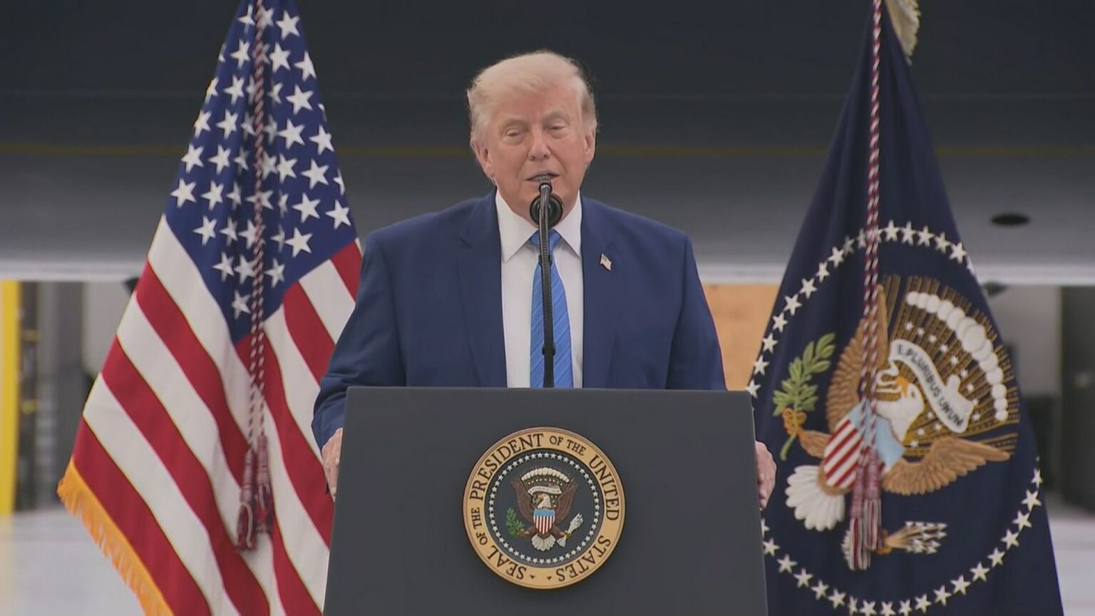 トランプ大統領「英スターマー首相が辞任する」本人の辞意表明がない中 異例の投稿(TBS NEWS DIG Powered by JNN) トランプ大統領「英スターマー首相が辞任する」本人の辞意表明がない中 異例の投稿(TBS NEWS DIG Powered by JNN)