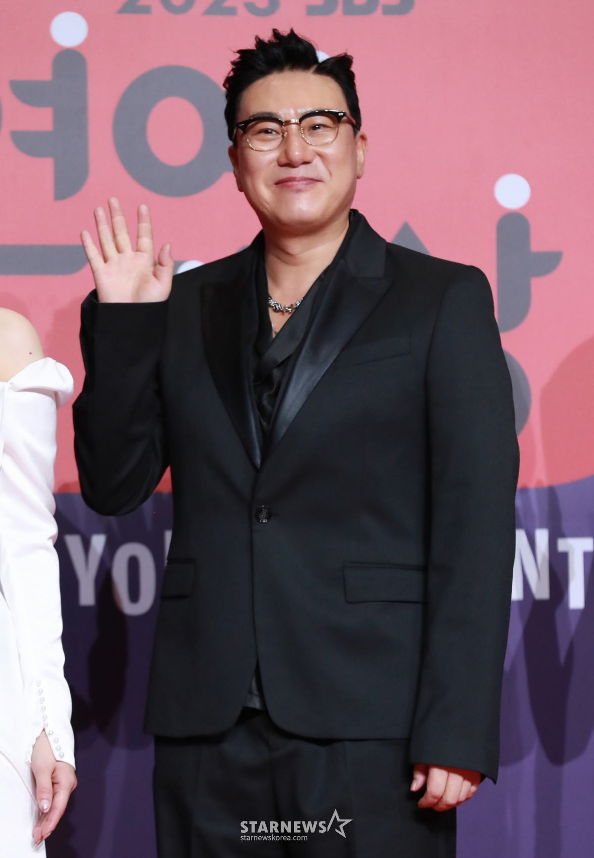 イ·サンミンが29日午後、ソウル上岩洞のSBSプリズムセンターで行われた2023 SBS芸能大賞フォトウォール行事に参加し、ポーズを取っている。 /2023.12.30 /写真=イ·ドンフン