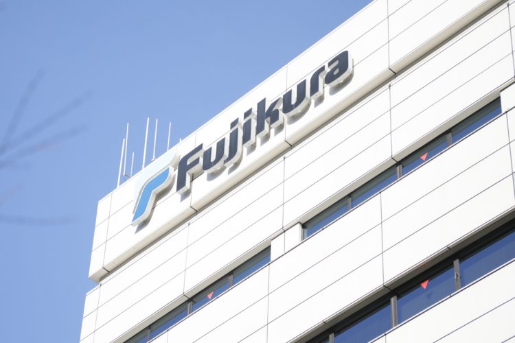 【歴史的な爆騰劇】時価総額10兆円企業が「2連続ストップ高」「制限値幅拡大」の衝撃 フジクラ株の急騰が示した“大型株＝値動きが重い”という常識の崩壊（マネーポストWEB） - Yahoo!ニュース