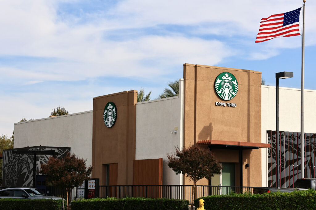 スタバが日本事業を売却する背景…コーヒー豆高騰だけじゃない裏目に出ているある事情、試行錯誤にもがく実態 - Yahoo!ニュース