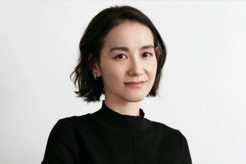 篠原ともえ 手作りの袴風ワイドパンツ姿を披露「魔法使いみたい」「素敵だなぁ」と反響。愛知県・尾州ウールの耳を活用した洗練デザインに注目（LIMO） - Yahoo!ニュース