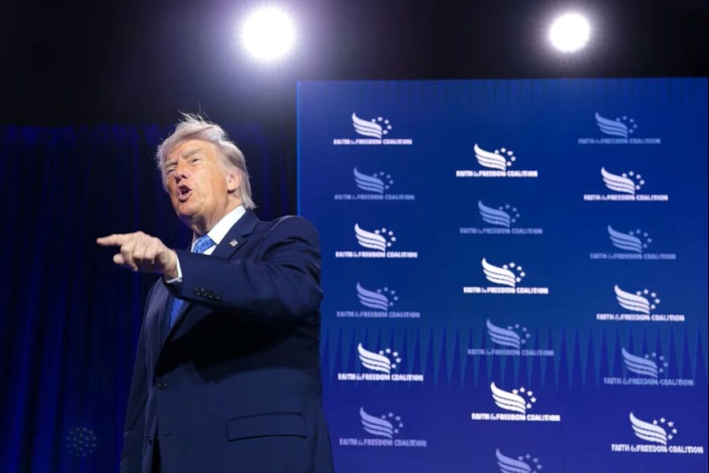 トランプ氏、中間選挙に向け民主党への攻撃強化 「神を信じない共産主義者」と非難（CNN.co.jp） - Yahoo!ニュース