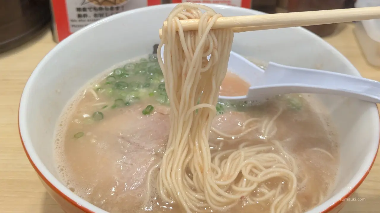 極細というほどでは太さの麺