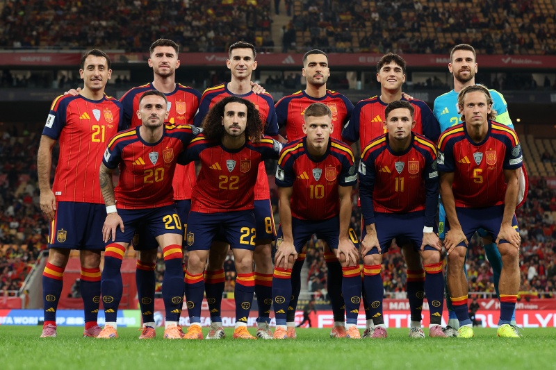 スペイン代表がW杯の背番号を発表!…10番はダニ・オルモ、ヤマルは19番を背負い初の大舞台へ | サッカーキング スペイン代表がW杯の背番号を発表!…10番はダニ・オルモ、ヤマルは19番を背負い初の大舞台へ | サッカーキング