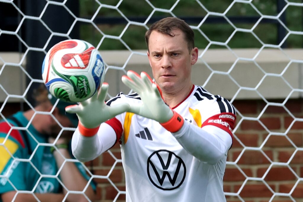 40歳GKノイアー、W杯初戦で復帰へ…ドイツ代表指揮官も期待「最高のコンディションへ向かっている」 | サッカーキング 40歳GKノイアー、W杯初戦で復帰へ…ドイツ代表指揮官も期待「最高のコンディションへ向かっている」 | サッカーキング