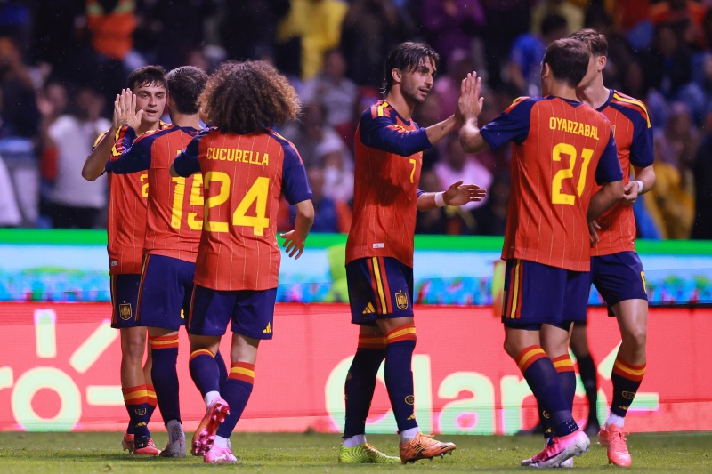 W杯優勝候補のスペイン代表、合計22名を起用しペルー代表撃破!…オヤルサバル&ぺドリが得点 | サッカーキング W杯優勝候補のスペイン代表、合計22名を起用しペルー代表撃破!…オヤルサバル&ぺドリが得点 | サッカーキング