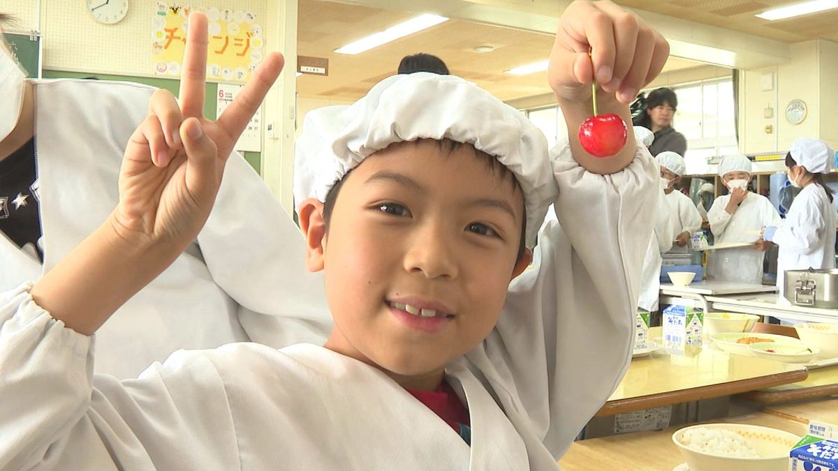 地元の農産物に親しんでもらおうと125キロのサクランボが給食に 山形県東根市