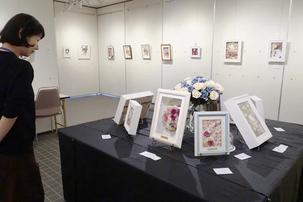 わたむきホール虹 レカンフラワー展 | 滋賀報知新聞