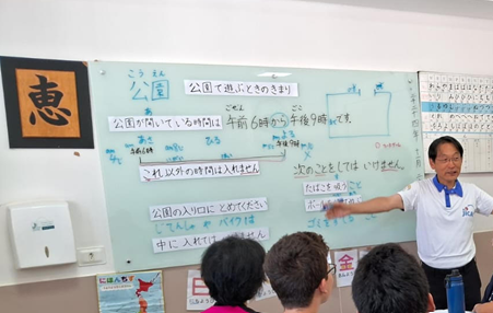 成人向け日本語クラスでの活動中の様子